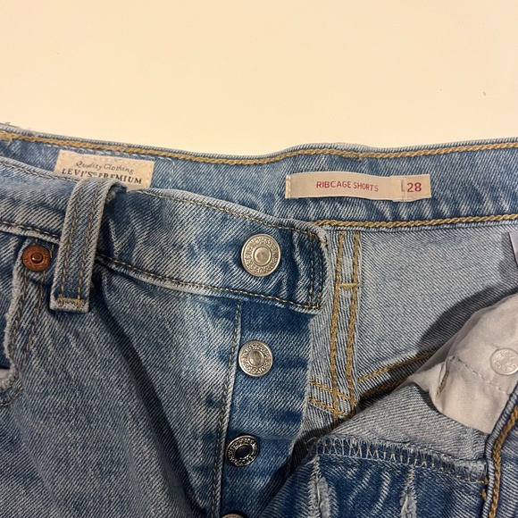 Levi's Jean Shorts - Picture 6 of 6